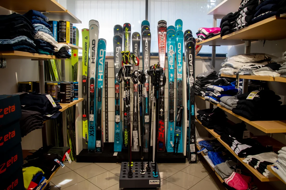 Sci, scarponi e attrezzatura invernale Monini Sport